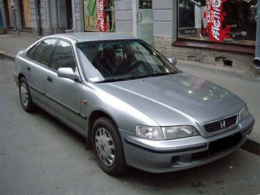   Honda Accord V  (1996-1998) .  