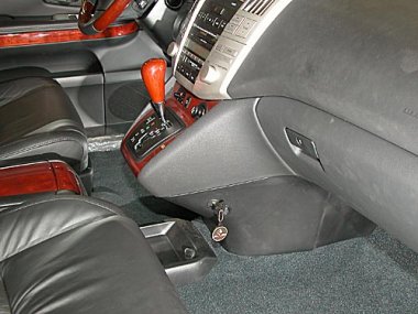        Lexus RX 330 (2003- ) .  