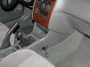        Toyota Avensis I ( -2002)  .  
