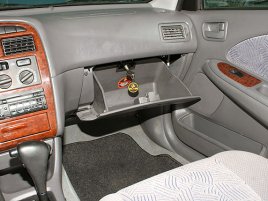     () DRAGON  Toyota  Avensis I ( -2002) .  