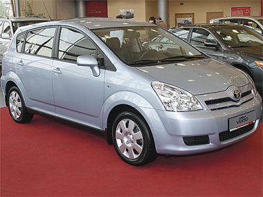   Toyota Corolla Verso (2005- ) . M-MT  