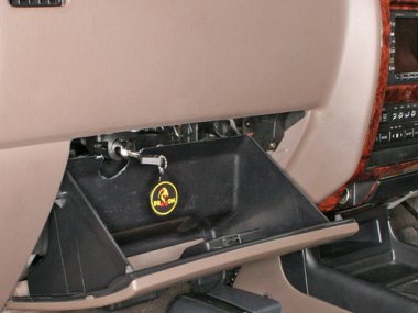 Механическое противоугонное устройство на Капот Toyota Land Cruiser Prado (KD-KZJ95W) (05.1996-09.2002) 3.0 DT авт. КП (Правый руль)
