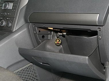 Механическое противоугонное устройство на Капот  Opel Zafira (2006-2014) авт. Easytronic КП 