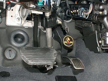 Механическое противоугонное устройство на Рулевое управление  Citroen C2 (2003- ) мех. КП 