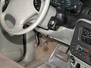 Механическое противоугонное устройство на Коробку передач  Dodge Caravan (1995-2000) авт. КП 