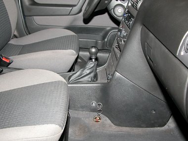 Механическое противоугонное устройство на Коробку передач  Opel Astra G (2002-2004) мех. КП (пластиковый шарнирный стакан) 