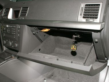 Механическое противоугонное устройство на Капот  Opel Vectra C (2002-2005) 1.8 мех. КП 