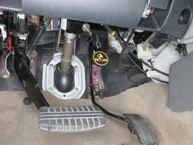 Механическое противоугонное устройство на Рулевой вал  Mitsubishi Montero II (2000-2006) авт. КП 