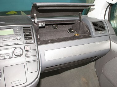 Механическое противоугонное устройство на Капот Volkswagen T5 (Caravelle, Multivan, Transporter) (2003-2009) авт. Tiptronic КП