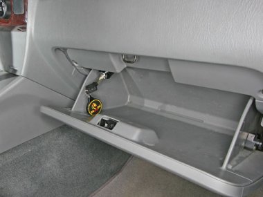 Механическое противоугонное устройство на Капот  Suzuki Grand Vitara XL-7 (2002-2006) авт. КП (электронное управление разд. КП) 