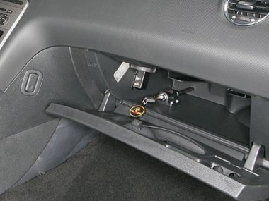 Механическое противоугонное устройство на Капот  Peugeot 308 авт. Тiptronic КП 