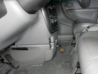Механическое противоугонное устройство на Капот  Dodge Caravan (2004- ) авт. КП 