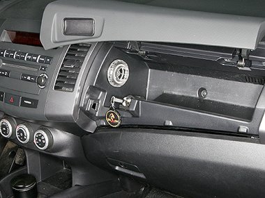 Механическое противоугонное устройство на Капот  Peugeot 4007 HDi мех. КП 