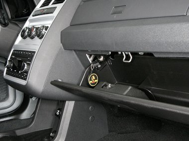 Механическое противоугонное устройство на Капот  Dodge Journey авт. КП 