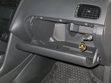 Механическое противоугонное устройство на Капот Volkswagen Polo Sedan (2010-) мех. КП