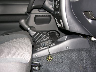 Механическое противоугонное устройство на Коробку передач  Suzuki Jimny (2005-2018) мех. КП 