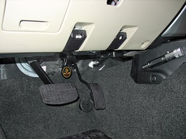 Штыревое механическое противоугонное устройство на Рулевой вал  Mitsubishi Pajero Sport II (2008-2015) авт. Tiptronic КП (черный селектор) 