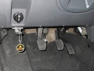 Механическое противоугонное устройство на Капот Renault Duster I (2015-2021) авт.Tiptronic КП<br>(передний привод)