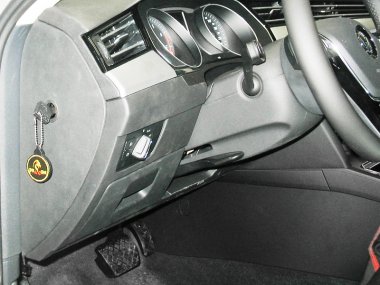 Механическое противоугонное устройство на Капот Volkswagen Passat B8 Variant/ Alltrack (2015-) авт. DSG КП <br> (Cелектор №: xxx713023 F)