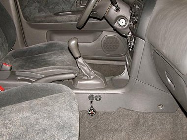 Механическое противоугонное устройство на Коробку передач  Mitsubishi Lancer I (1996-2002)  мех. КП 