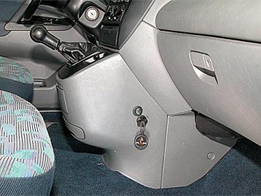        Mitsubishi Space Runner (1999- ) .  