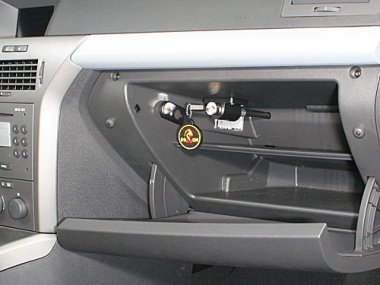 Механическое противоугонное устройство на Капот  Opel Astra H (2004- ) мех. 5 ст. КП 