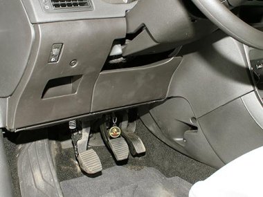Механическое противоугонное устройство на Рулевой вал  Peugeot 307 мех. КП (5-ти дверный) 