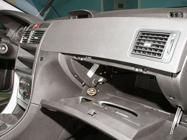 Механическое противоугонное устройство на Капот  Peugeot 307 мех. КП (5-ти дверный) 