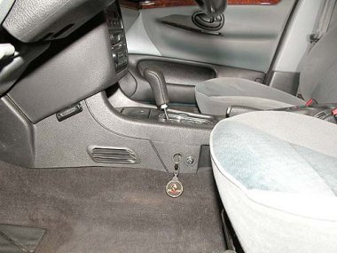 Механическое противоугонное устройство на Коробку передач  Peugeot 406  авт. КП 