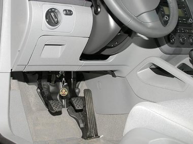 Механическое противоугонное устройство на Рулевой вал Volkswagen Golf V (2004-2008) мех. КП