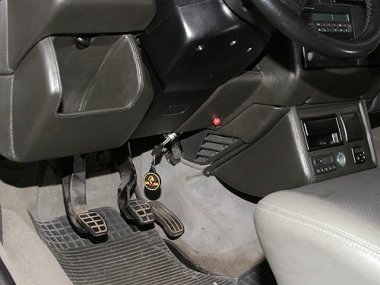 Механическое противоугонное устройство на Рулевой вал Volkswagen T4 (Caravelle, Multivan, Transporter) (1991-2003) мех. КП