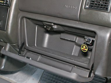 Механическое противоугонное устройство на Капот Volkswagen T4 (Caravelle, Multivan, Transporter) (1991-2003) мех. КП