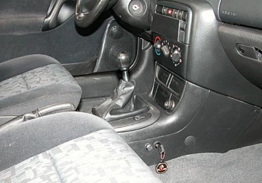 Механическое противоугонное устройство на Коробку передач  Opel Vectra B (1996-2002) мех. КП<br> (управление КП трубой) 